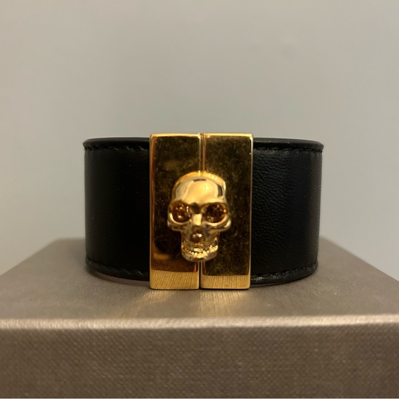 ALEXANDER McQUEEN Black Leather Cuff with Gold Skull - Picture 2 of 8
